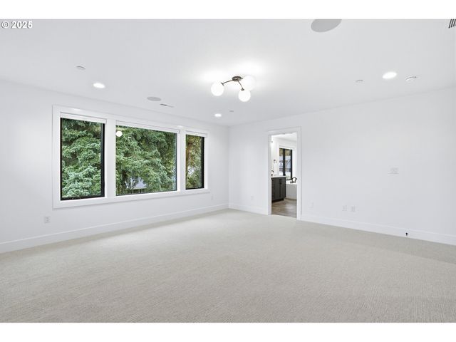 16901 KARA Ln, Lake Oswego, OR 97035