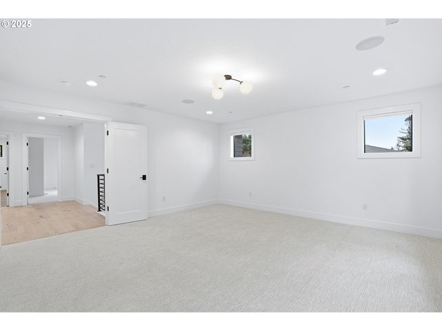 16901 KARA Ln, Lake Oswego, OR 97035