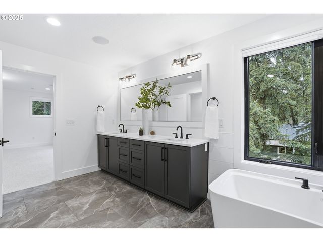 16901 KARA Ln, Lake Oswego, OR 97035