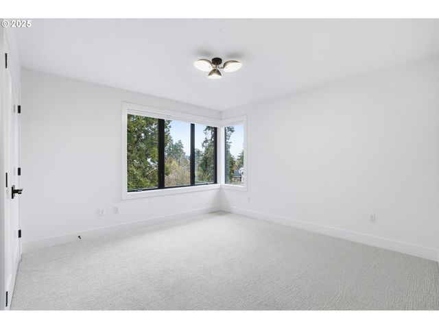 16901 KARA Ln, Lake Oswego, OR 97035