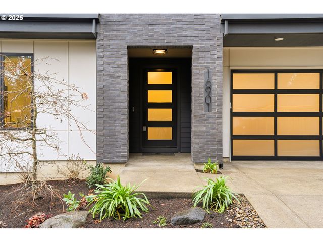 16901 KARA Ln, Lake Oswego, OR 97035