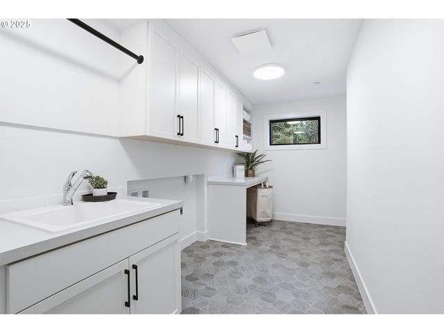 16901 KARA Ln, Lake Oswego, OR 97035