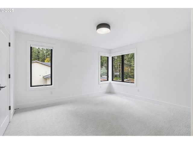 16901 KARA Ln, Lake Oswego, OR 97035