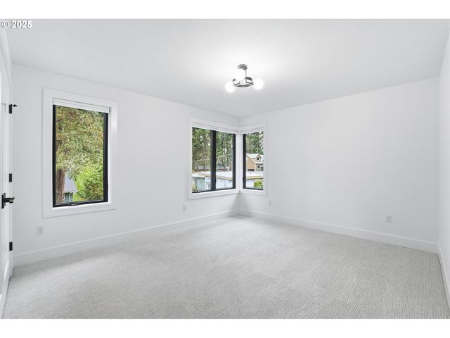 16901 KARA Ln, Lake Oswego, OR 97035