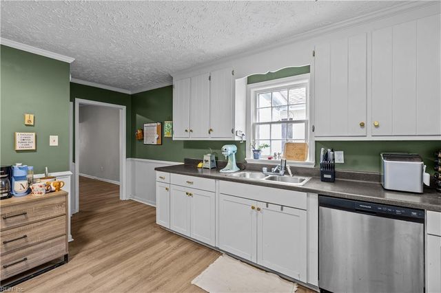 14 Myrtle ST, Hampton, VA 23669