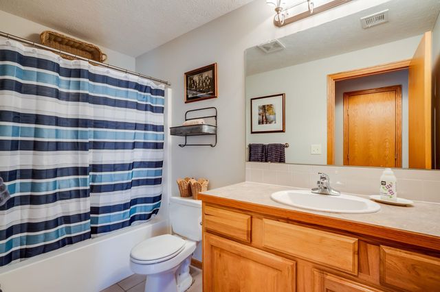 4860 N Wyndham Rd, Park City, KS 67219