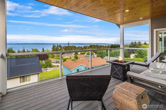 1037 Lightning Way, Camano Island, WA 98282