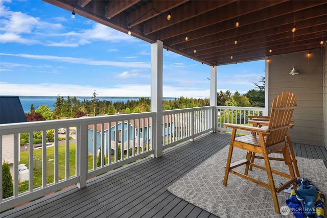 1037 Lightning Way, Camano Island, WA 98282