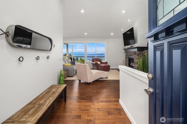1037 Lightning Way, Camano Island, WA 98282