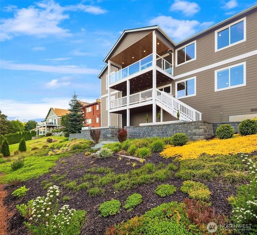1037 Lightning Way, Camano Island, WA 98282