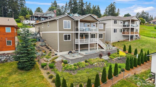 1037 Lightning Way, Camano Island, WA 98282