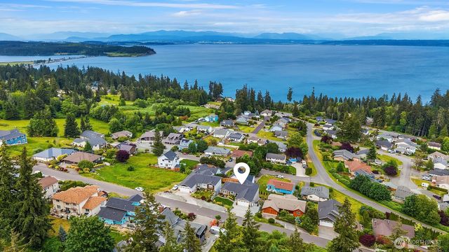 1037 Lightning Way, Camano Island, WA 98282