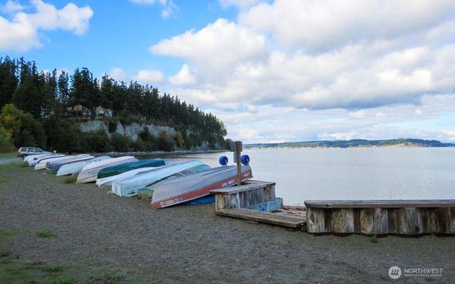 1037 Lightning Way, Camano Island, WA 98282
