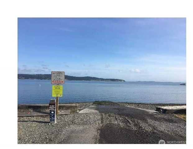 1037 Lightning Way, Camano Island, WA 98282