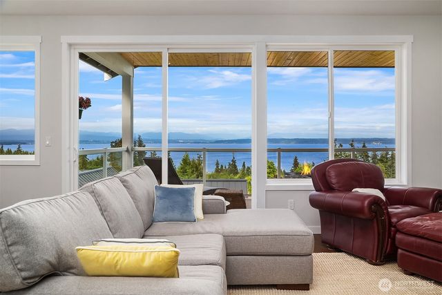 1037 Lightning Way, Camano Island, WA 98282