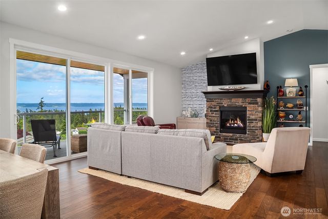 1037 Lightning Way, Camano Island, WA 98282