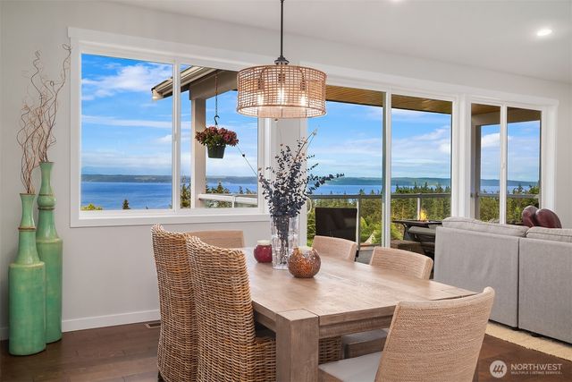 1037 Lightning Way, Camano Island, WA 98282