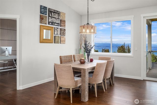 1037 Lightning Way, Camano Island, WA 98282