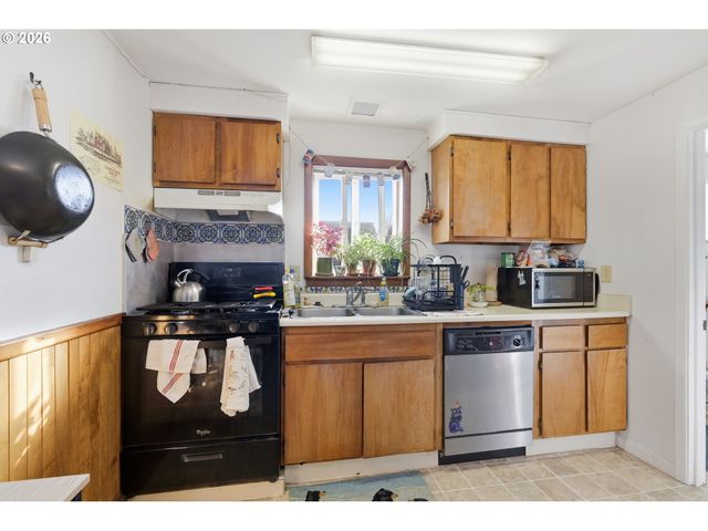 344 E 14TH Ave, Eugene, OR 97401