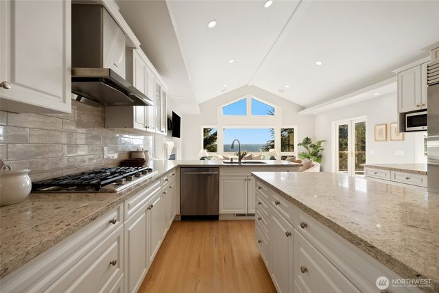 8144 W Mercer Way, Mercer Island, WA 98040