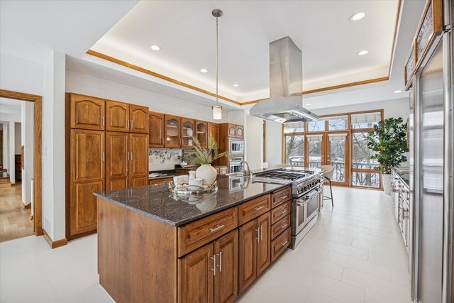 8425 Hickory Court, Burr Ridge, IL 60527