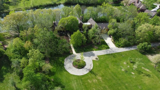 8425 Hickory Court, Burr Ridge, IL 60527