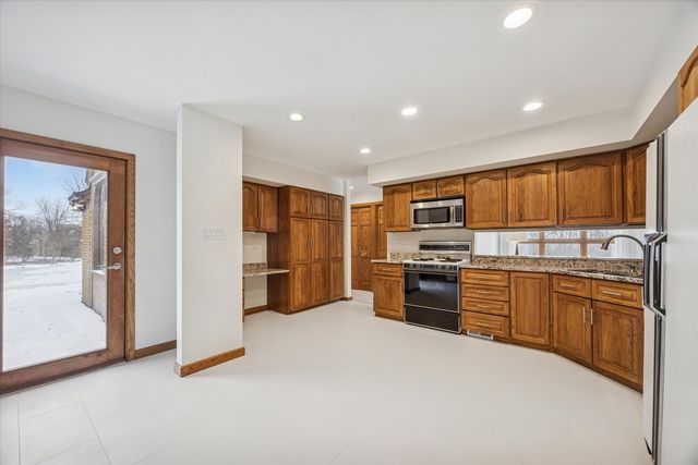 8425 Hickory Court, Burr Ridge, IL 60527