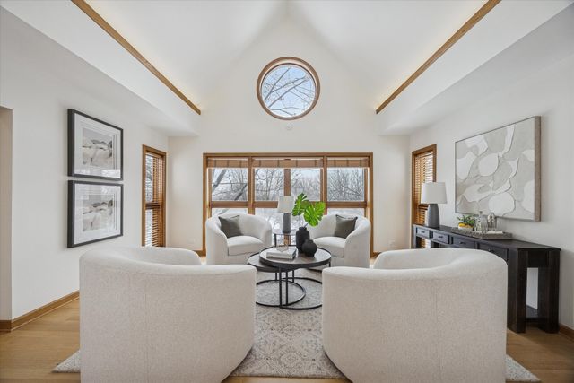 8425 Hickory Court, Burr Ridge, IL 60527