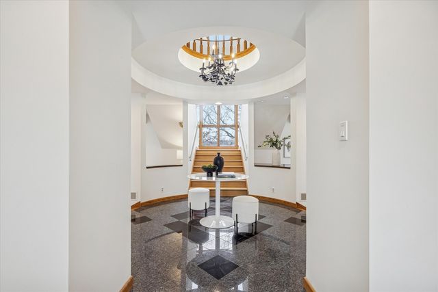 8425 Hickory Court, Burr Ridge, IL 60527