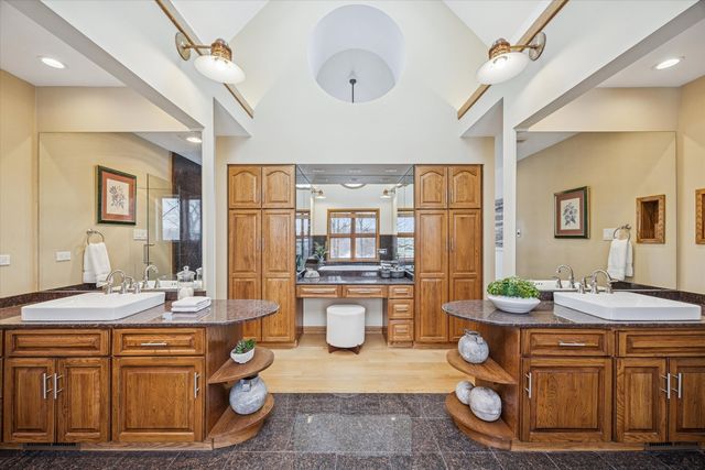 8425 Hickory Court, Burr Ridge, IL 60527