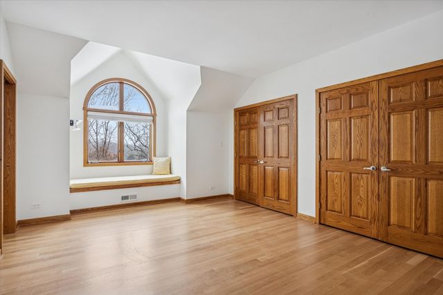 8425 Hickory Court, Burr Ridge, IL 60527