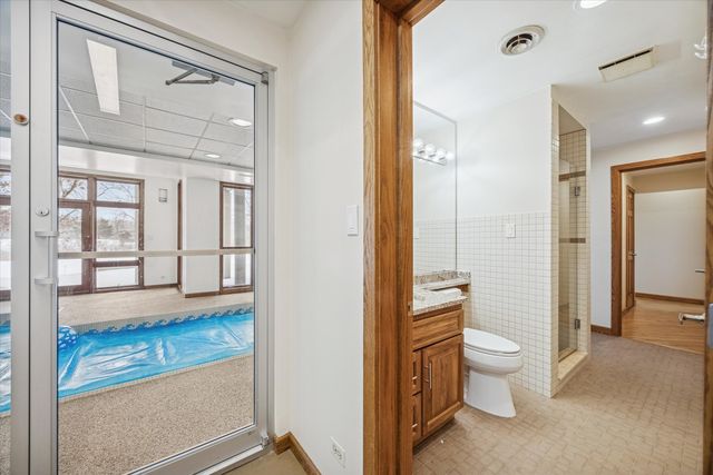 8425 Hickory Court, Burr Ridge, IL 60527