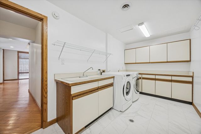 8425 Hickory Court, Burr Ridge, IL 60527