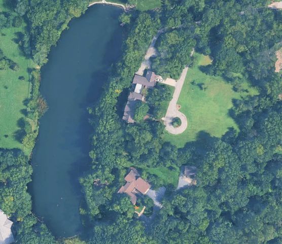 8425 Hickory Court, Burr Ridge, IL 60527