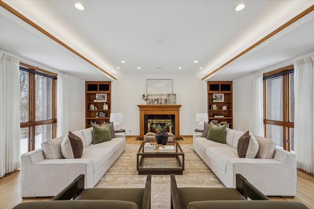 8425 Hickory Court, Burr Ridge, IL 60527