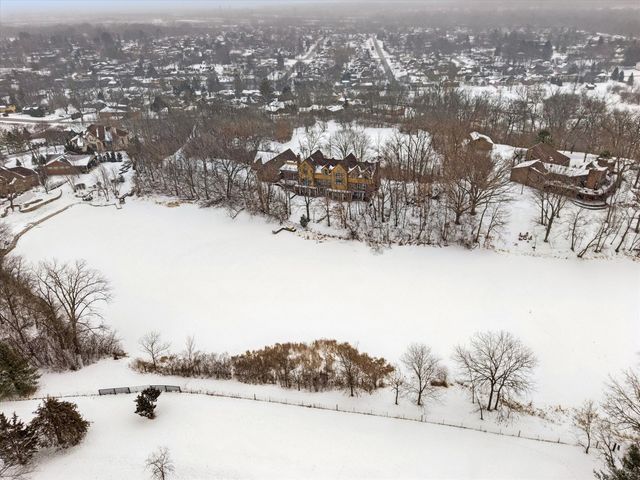 8425 Hickory Court, Burr Ridge, IL 60527