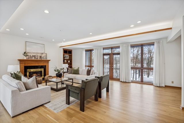 8425 Hickory Court, Burr Ridge, IL 60527