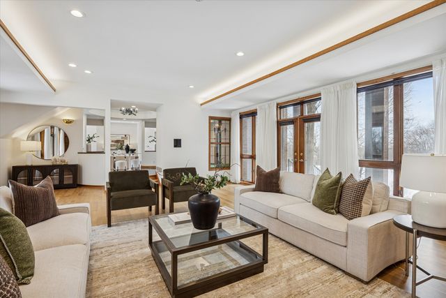 8425 Hickory Court, Burr Ridge, IL 60527