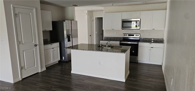 9124 Aegean CIR, Lehigh Acres, FL 33936