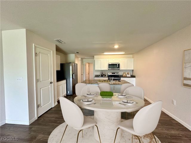 9124 Aegean CIR, Lehigh Acres, FL 33936