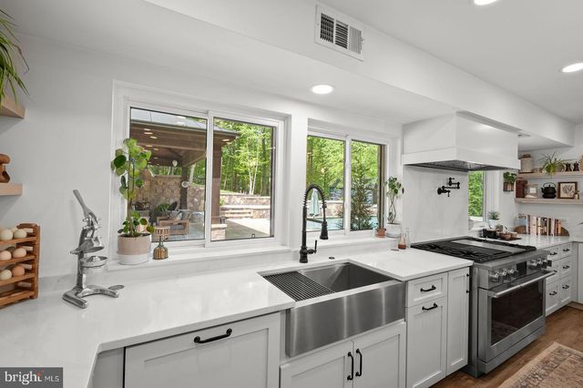 7506 JUMPING HORSE LN, Fairfax Station, VA 22039