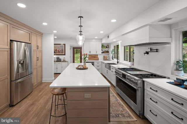 7506 JUMPING HORSE LN, Fairfax Station, VA 22039