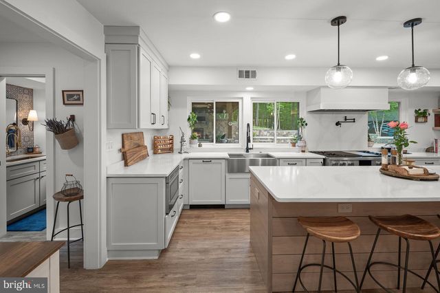 7506 JUMPING HORSE LN, Fairfax Station, VA 22039