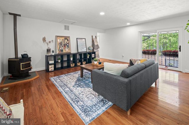 7506 JUMPING HORSE LN, Fairfax Station, VA 22039