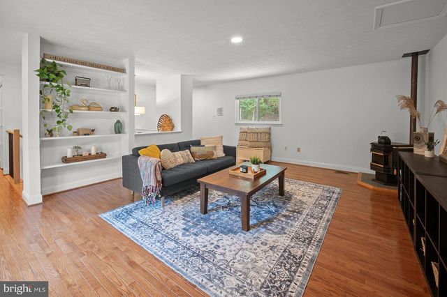 7506 JUMPING HORSE LN, Fairfax Station, VA 22039