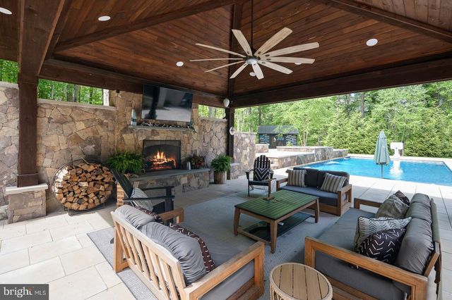 7506 JUMPING HORSE LN, Fairfax Station, VA 22039