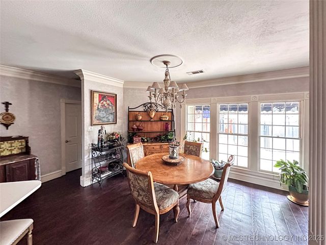 907 Briarwood Place, Durant, OK 74701