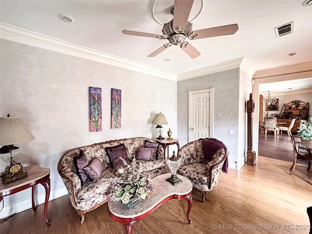 907 Briarwood Place, Durant, OK 74701