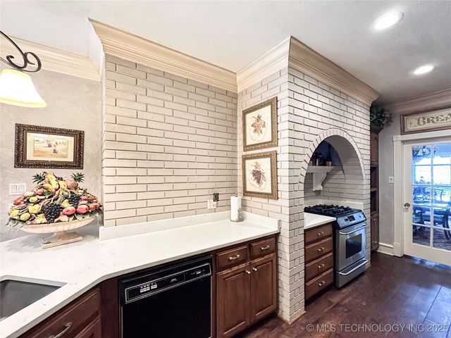 907 Briarwood Place, Durant, OK 74701