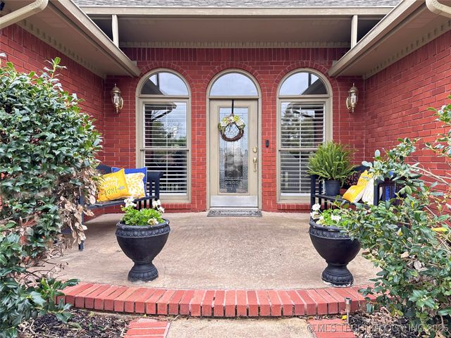 907 Briarwood Place, Durant, OK 74701